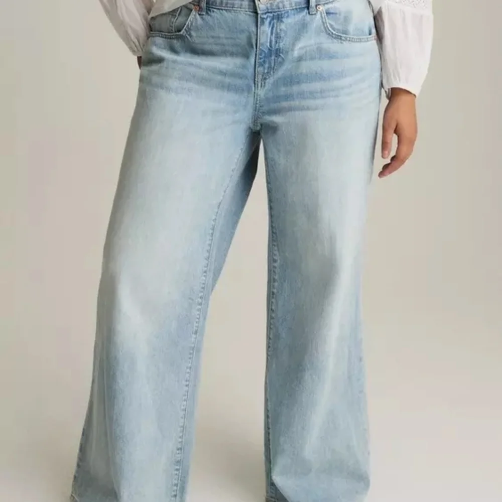Torrid Festi Light Blue Wide-Leg Women Jeans - Picture 3 of 6
